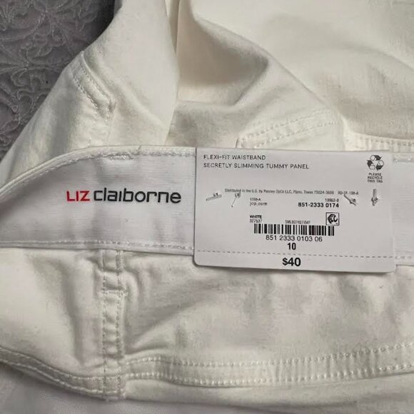 NWT Liz Claiborne Sara Women's 11" Mid Rise - Bermuda Short / Size 10 (White) - Picture 6 of 6